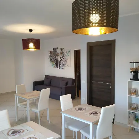 Bed & Breakfast White One *